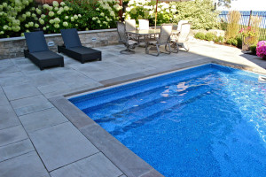 Mancini-Fox-Leisure-Pools-Ontario-full-width-of-pool-steps