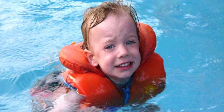 Photo ©Dreamstime.com life_jackets_recommended