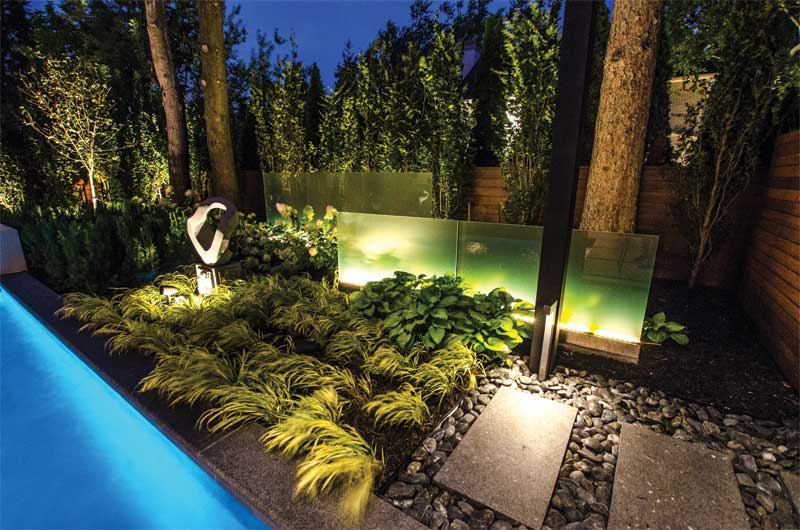 Frosted glass panels in the garden are illuminated with strip lights, which seem to glow.