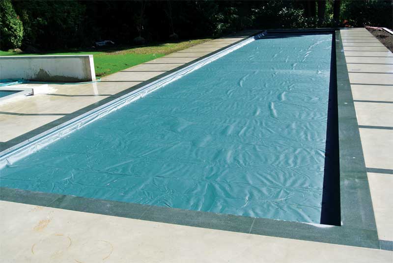 Auto-cover completely closed on pool