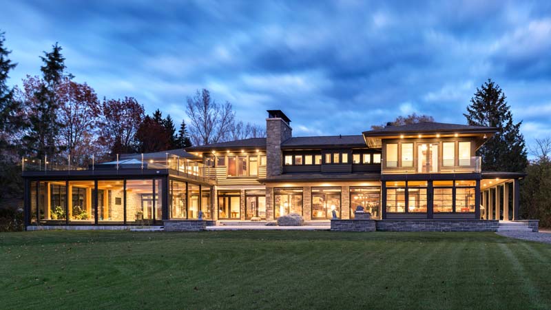 Large windows enhance the sightlines and create ‘infinity views’ from many vantage points. By incorporating this detail, the home almost appears to blend into its natural surroundings.