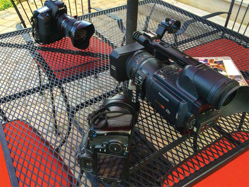 Media shoots can be performed using a DSLR camera and a high-quality video camera.