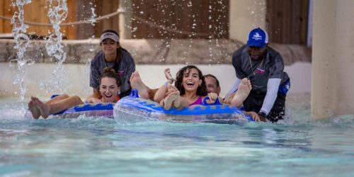 Cedar Fair Entertainment Company has signed an agreement to acquire two waterparks in Texas.