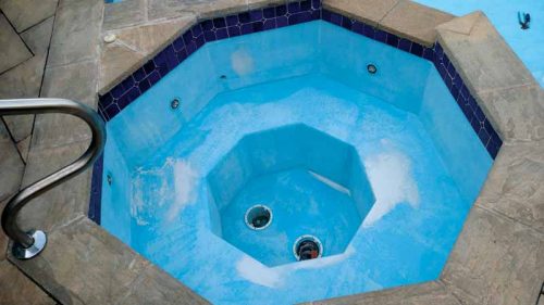 When applying the pool coating, it is important to adhere to the recommended coverage.