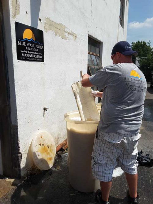 Body lotions and sunscreen collect on the grid material, and simply backwashing the filter will not remove these films from a diatomaceous earth (DE) filter.