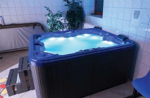 Safety items such as handrails, cover safety locks, and lighting options add to the user’s hot tub experience.