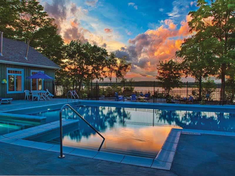 Inside the pool, three light-emitting diode (LED) lights were installed to illuminate the water, creating a stunning look in the evening.