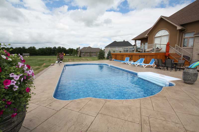 A classic 5.4- x 11.5-m (18- x 38-ft) Roman-end pool was constructed by D&D Pools & Spas of Orangeville, Ont., using steel walls and a concrete bottom with vinyl liner.