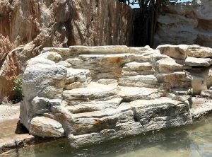 When it comes to staining and shading cast concrete rocks on water features, it is important to be sure they blend seamlessly into the pool’s surrounding decks.