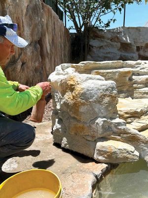 When applying the stain colour, it is essential to do so in a random fashion to avoid creating patterns that can make the artificial rock appear unrealistic.